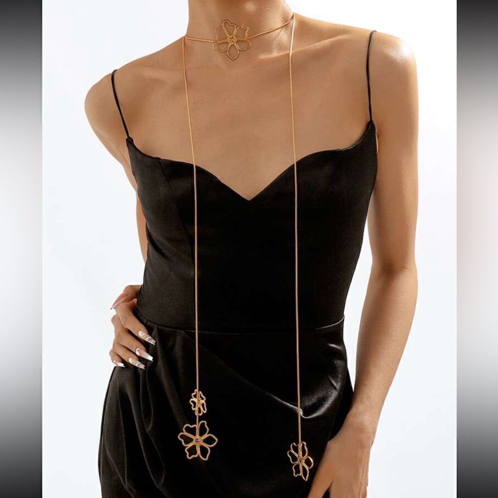 Gold flower necklace S217